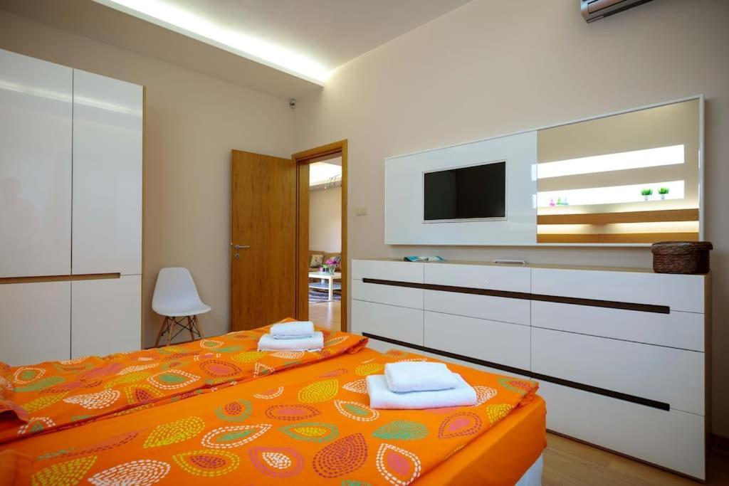 Hight Tech Super Center Apartemen Sofia